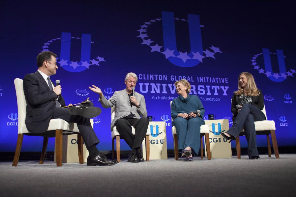 From L-R: Comedian Jimmy Kimmel, Former U.S. President Bill Clinton, Former Secretary of State Hillary Clinton and Vice Chair of the Clinton Foundation Chelsea Clinton discuss the Clinton Global Initiative University during the closing plenary session on the second day of the 2014 Meeting of Clinton Global Initiative University at Arizona State University in Tempe, Arizona March 22, 2014. REUTERS/Samantha Sais (UNITED STATES - Tags: POLITICS EDUCATION ENTERTAINMENT)