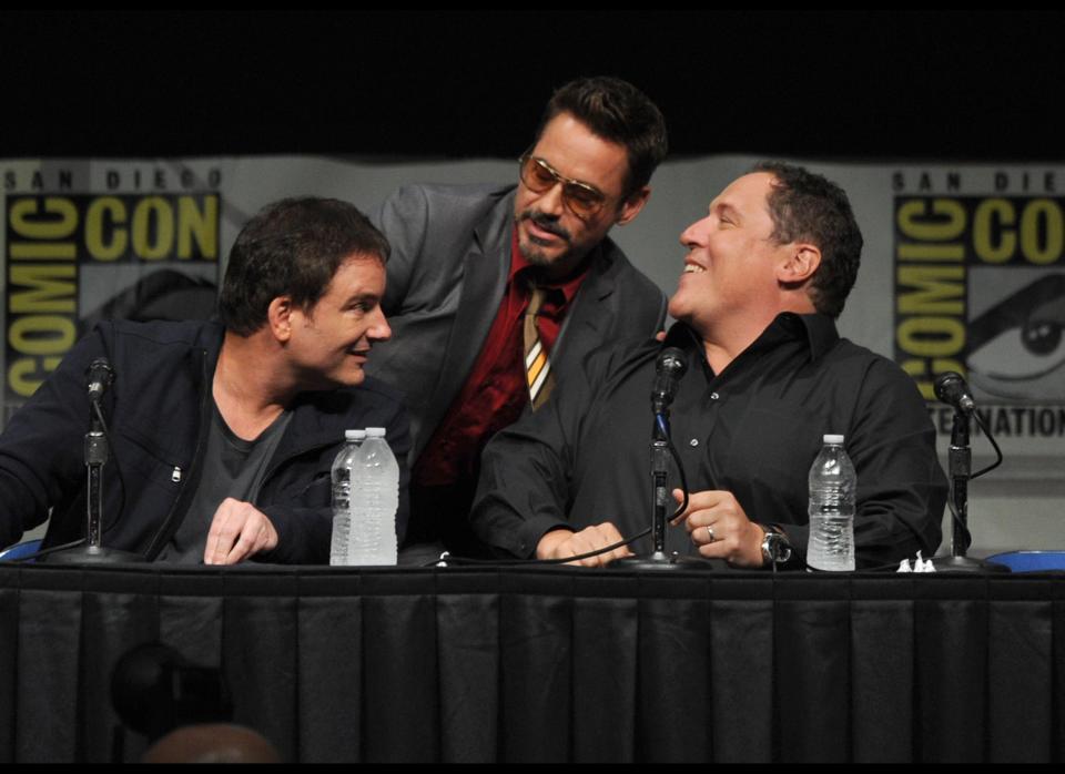 El director Shane Black, y los actores Robert Downey Jr., y Jon Favreau en el San Diego Convention Center.  (Kevin Winter/Getty Images)