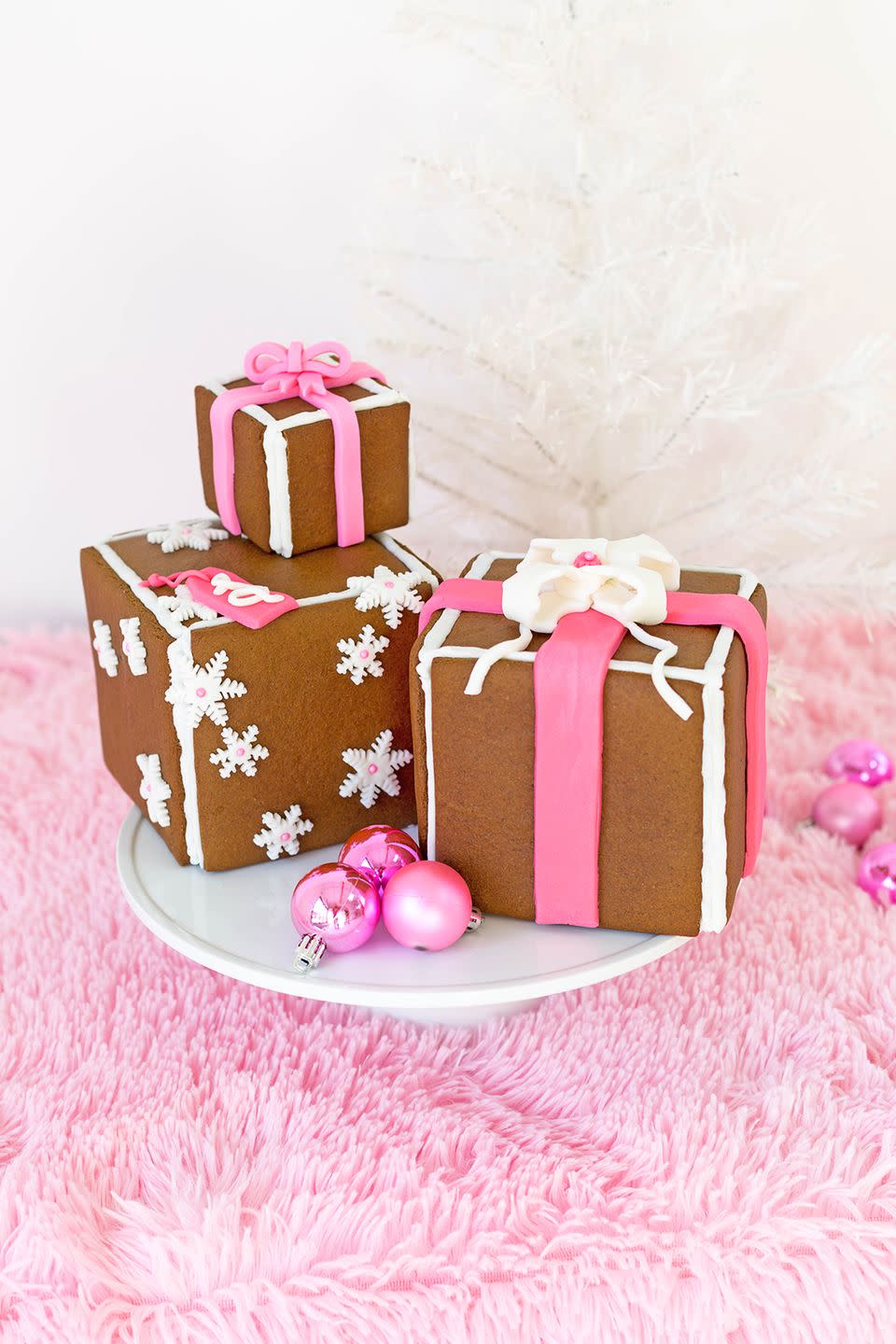 <p>Remember to tell your kids that these presents in this <a href="https://www.goodhousekeeping.com/holidays/gift-ideas/tips/g1775/diy-holiday-gift-wrap/" rel="nofollow noopener" target="_blank" data-ylk="slk:DIY holiday gift wrap;elm:context_link;itc:0;sec:content-canvas" class="link ">DIY holiday gift wrap</a> are strictly for decoration ... until you give the go-ahead to eat them, of course. </p><p><em><a href="http://www.awwsam.com/2017/12/gingerbread-present-stack.html" rel="nofollow noopener" target="_blank" data-ylk="slk:See more at Aww Sam »;elm:context_link;itc:0;sec:content-canvas" class="link ">See more at Aww Sam »</a></em></p>