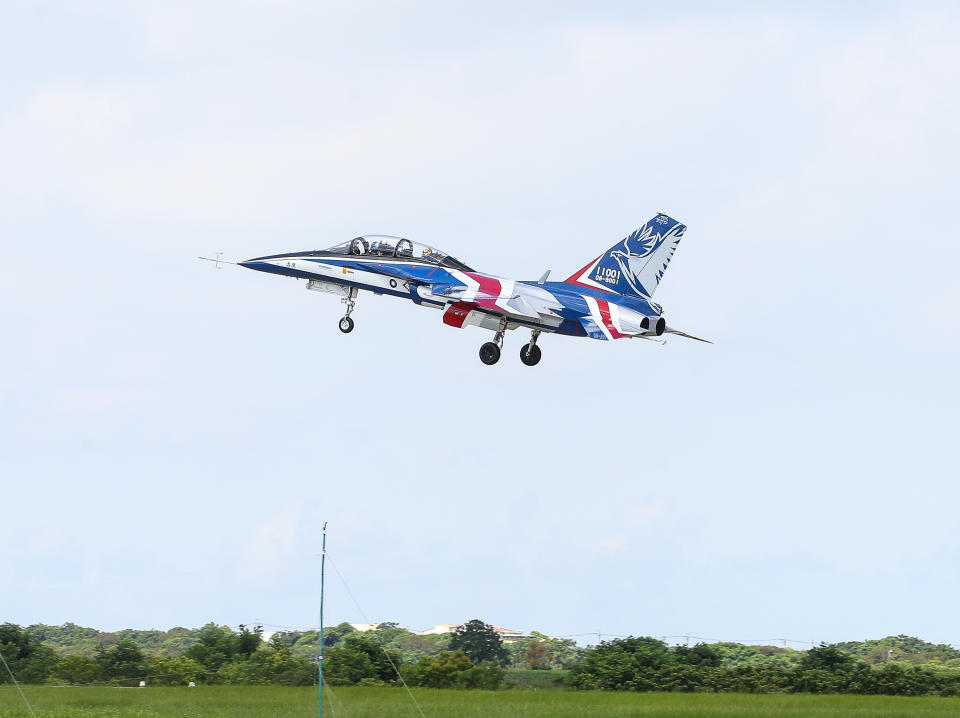 國機國造、首架勇鷹新式高教機今天在台中清泉崗機場正式首飛。(中央社)