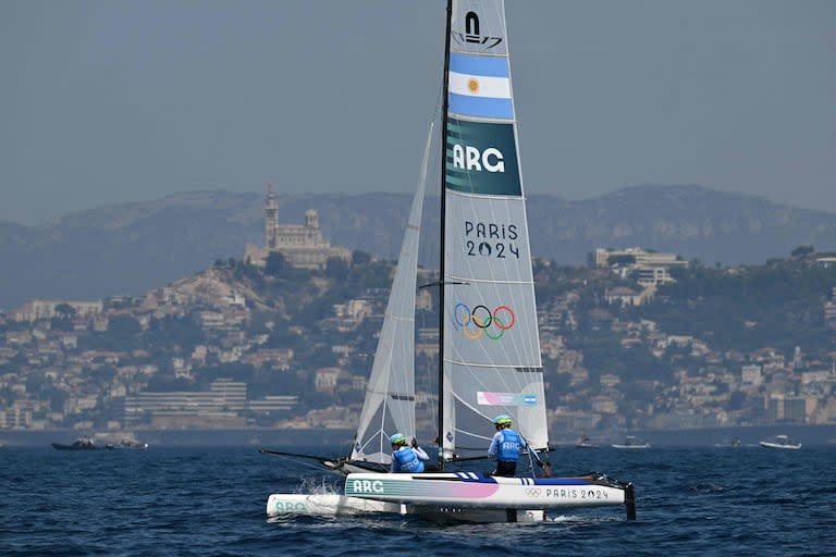 Mateo Majdalani y Eugenia Bosco van por una medalla en Nacra 17 de vela