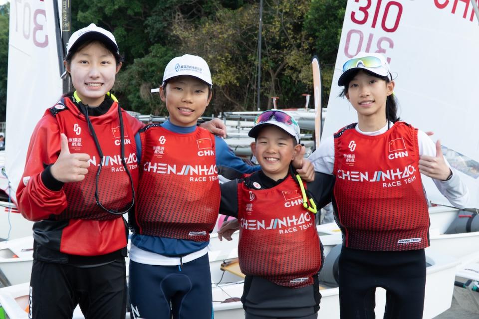 代表中國內地，來自「陳錦浩帆船俱樂部」旗下帆船運動員：左起：吳紅葉、李泓熹、黃晟羲及胡一迪。