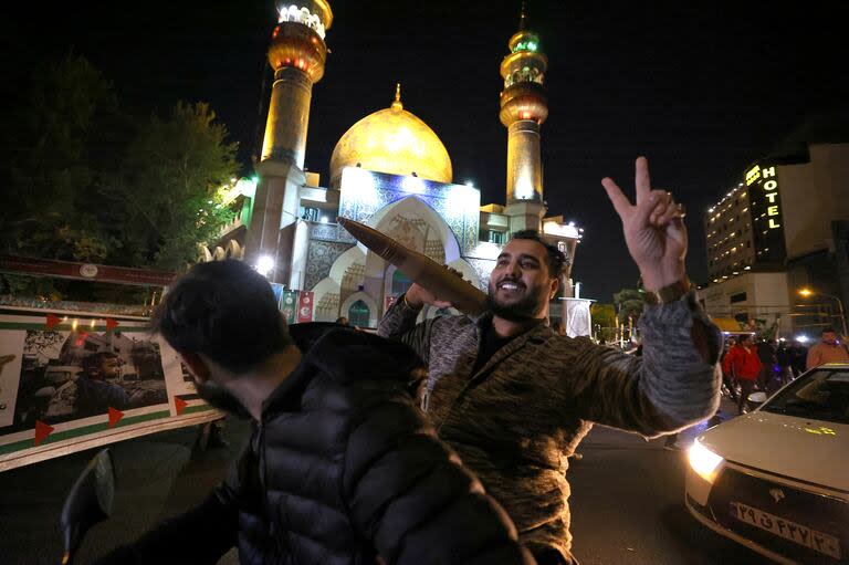 Manifestantes iraníes en la Plaza Palestina de Teherán