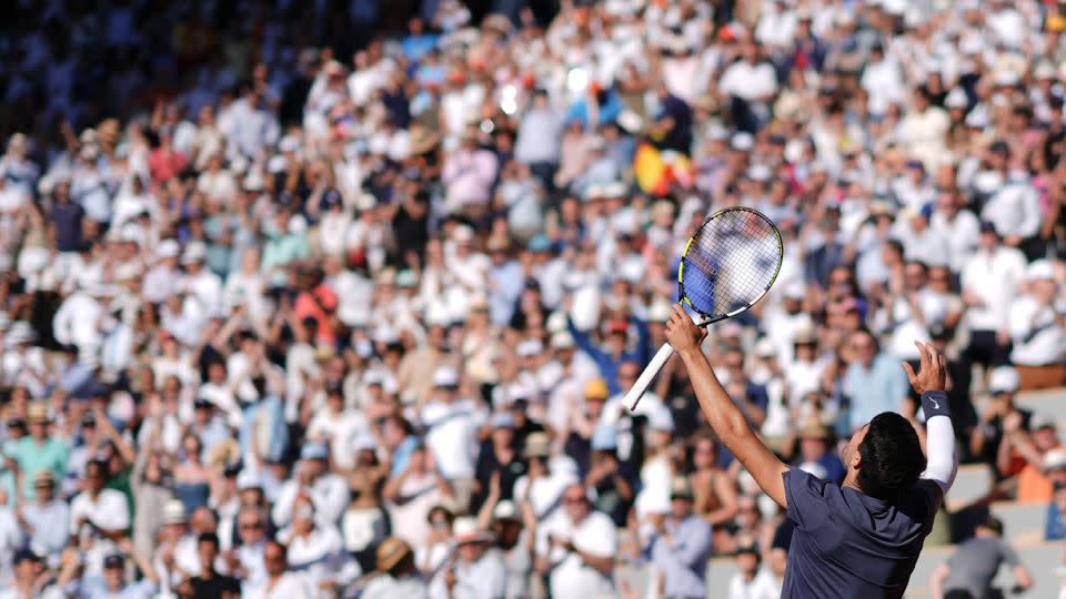 Carlos Alcaraz celebra tras ganarle a Jannik Sinner en su semifinal.  - Dimitar Dilkoff/AFP/Getty Images