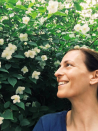 <p>GZSZ-Star Ulrike Frank bewundert Blumen im Garten und wir bewundern dieses tolle #nomakeup-Selfie. (Facebook.com/Ulrike Frank)<br></p>