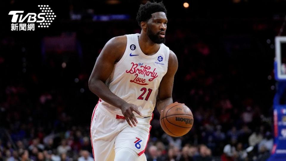 費城76人明星中鋒恩比德（Joel Embiid）背靠背出賽下，全場狂轟59分11籃板8助攻7阻攻的「神獸」數據。（圖／達志影像美聯社）