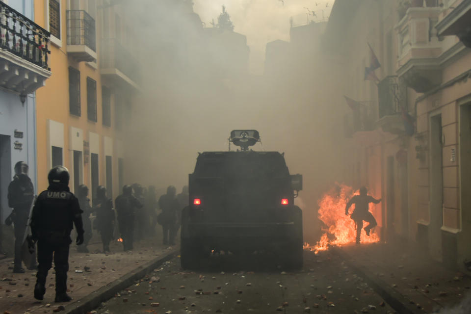 Riot police confront demonstrators during clashes in Quito as thousands march against Ecuadorean President Lenin Moreno's decision to slash fuel subsidies, on Oct. 9, 2019. (Photo: Rodrigo Buendia/AFP via Getty Images)