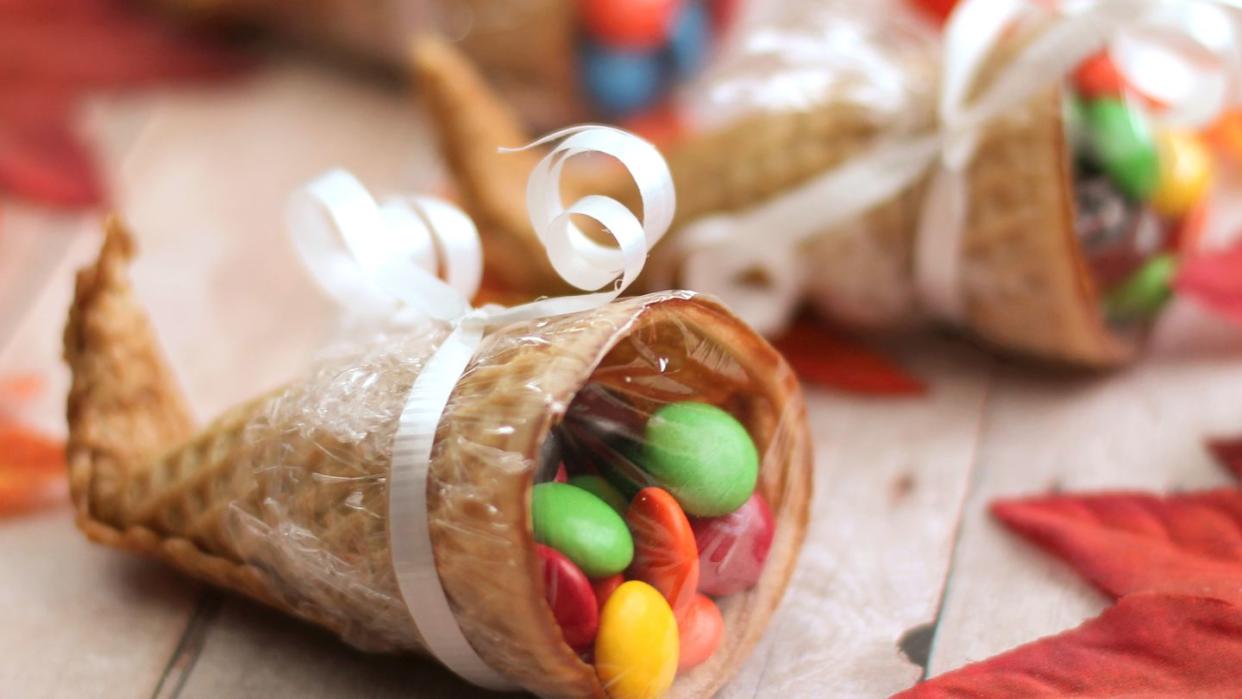 easy thanksgiving crafts cornucopia treats