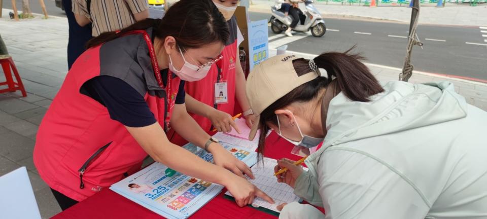 ▲求職民眾踴躍參與徵才活動。(圖/台中市政府提供)