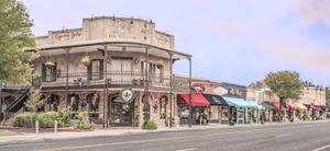 Shop, sip, and stroll along Boerne's historic shopping and arts district. Visitors will find fine art galleries, elevated dining, boutique shopping, craft breweries, wine bars, and more to fill their day with memory-making fun.