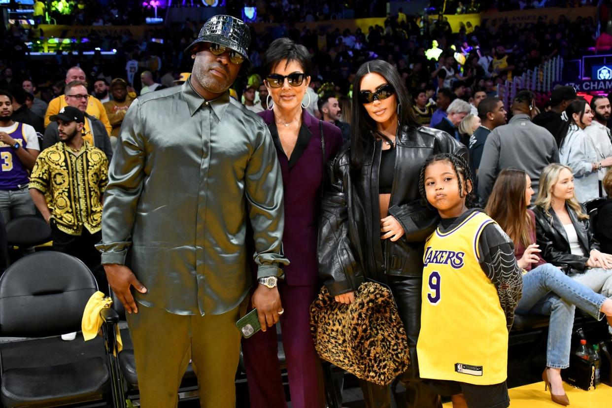 celebrities at the los angeles lakers game