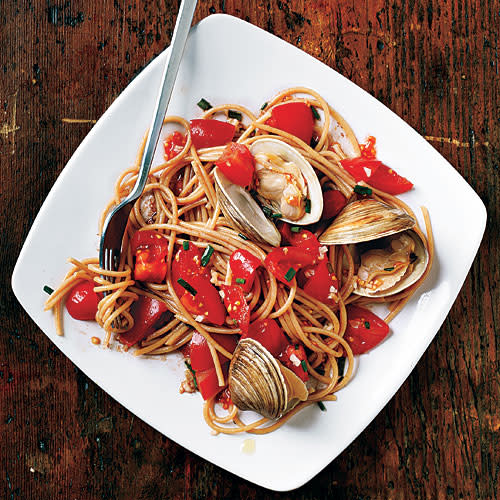 Pasta with Fresh Tomato Sauce and Clams