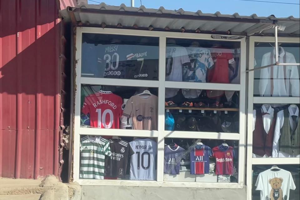 Small clothes store in Essyan Camp, Iraqi Kurdistan (Emma Loffhagen)