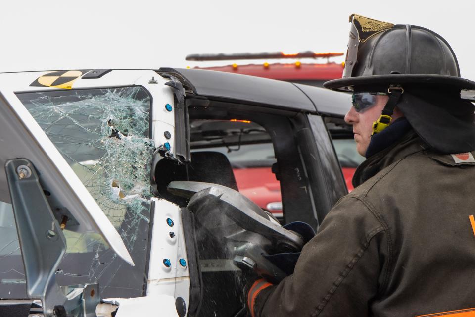GM is offering first-responder training for electric vehicles. Here a first responder performs a GMC Hummer EV extraction.