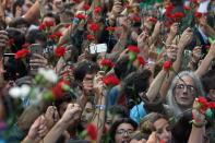 <p>People hold flowers during a protest near the Economy headquarters of Catalonia’s regional government in Barcelona on Sept. 20, 2017. (Photo: Lluis Gene/AFP/Getty Images) </p>