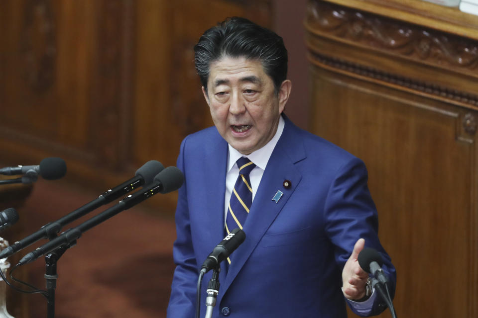 De los principales líderes mundiales, el que más gana con respecto a los sueldos de su país es Shinzō Abe. Los japoneses tienen de media un salario de 36.849 euros, mientras que su primer ministro ingresa 9 veces más, <strong>333.273 euros</strong>. (Foto: Koji Sasahara / AP).