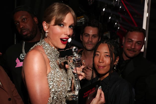 VMAs: Taylor Swift's big announcement, Johnny Depp surprise – Orange County  Register