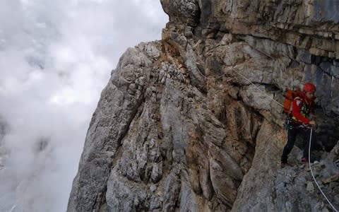 Italian mountain rescue has difficulty reaching the victim