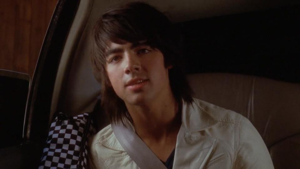 Joe Jonas argues with someone