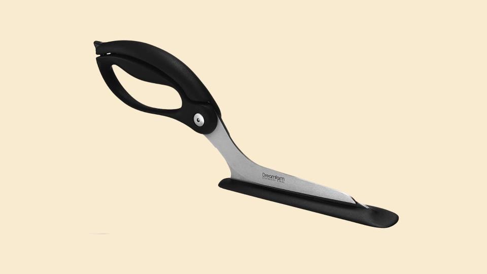 Have dinner and a show with the Dreamfarm Scizza  pizza scissors.