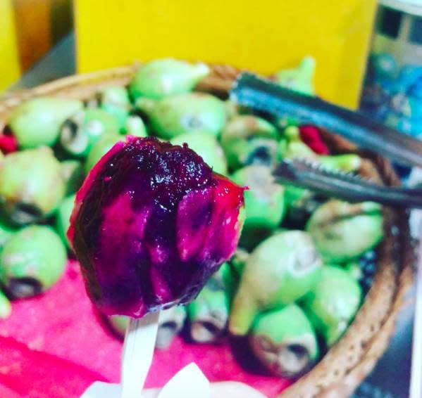 紫紅的果肉可食用｜Flickr@ loveubowafifi