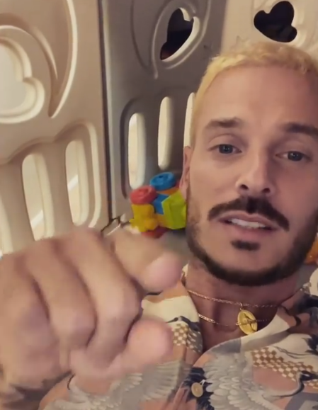 Vous ne verrez sans doute pas d'endroit plus insolite pour donner ses vœux de nouvelle année. Pour les siens, Matt Pokora a choisi... le parc de son fils Isaiah. "On sort d’une année difficile pour la plupart d’entre nous, en ce qui me concerne 2020 restera la plus belle année de ma vie d’homme", a-t-il annoncé. Pour rappel, il est devenu papa en janvier dernier.