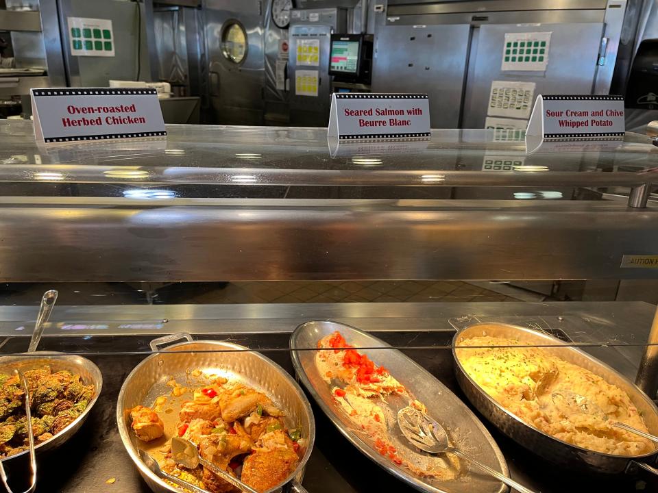 breakfast dishes on the buffet at hollywood and vine in hollywood studios