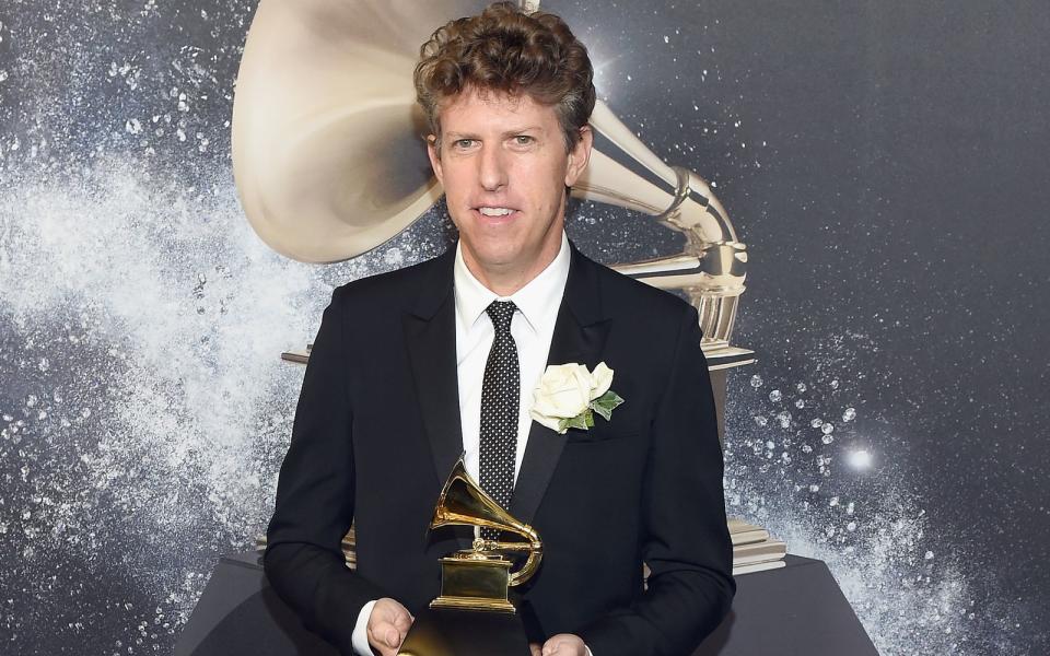 2017 und 2018 holte er den Grammy als "Produzent des Jahres", Greg Kurstin gilt aber bereits seit über 15 Jahren als einer der wichtigsten Pop-Macher: Lily Allen, Pink, Beck, Sia, Kelly Clarkson und zuletzt auch Paul McCartney und die Foo Fighters engagierten ihn als Produzenten, auch an Adeles Megahit "Hello" war Kurstin maßgeblich beteiligt. (Bild: Nicholas Hunt/Getty Images for NARAS)