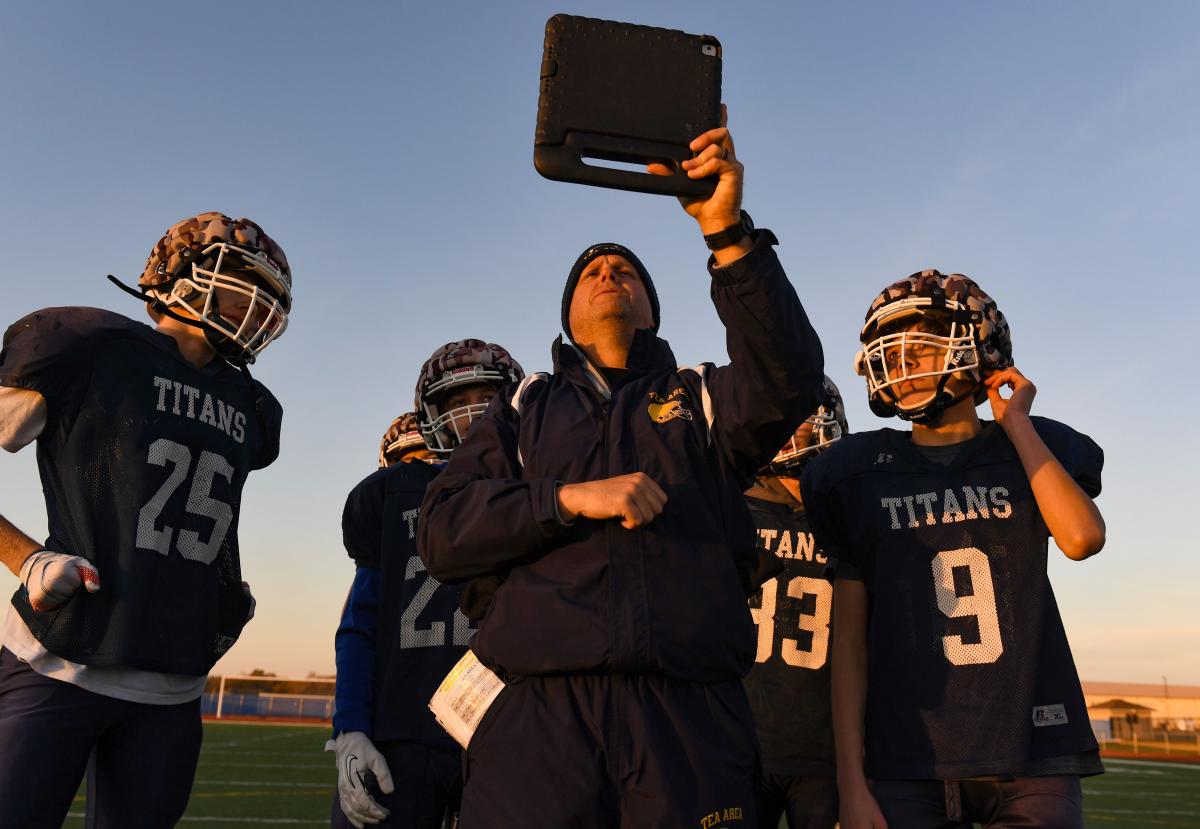 Football: 11AA Championship - Pierre vs. Tea Area 