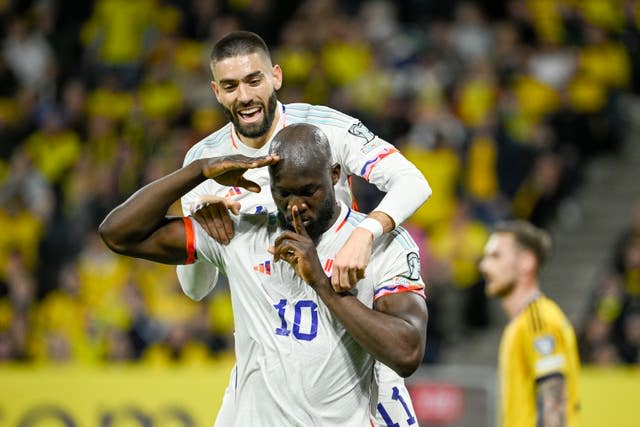 Romelu Lukaku celebrates his goal 