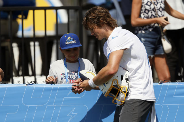 Acts of Kindness: Justin Herbert hosts golf tourney to raise money for  Kidsports