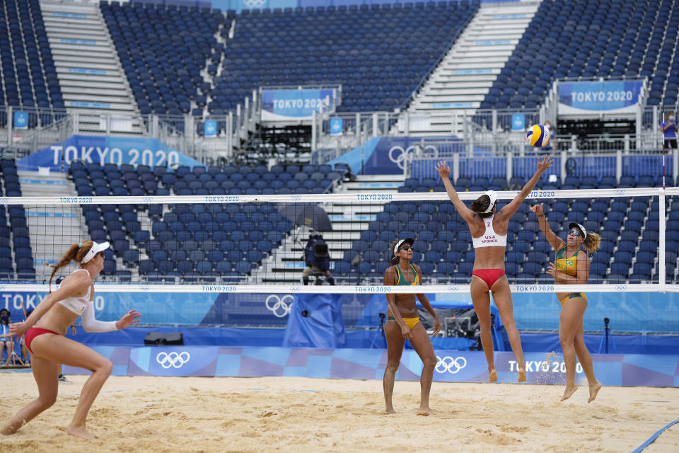 Image: Rebecca Silva, Ana Patricia Silva Ramos, Sarah Sponcil, Kelly Claes (Petros Giannakouris / AP)