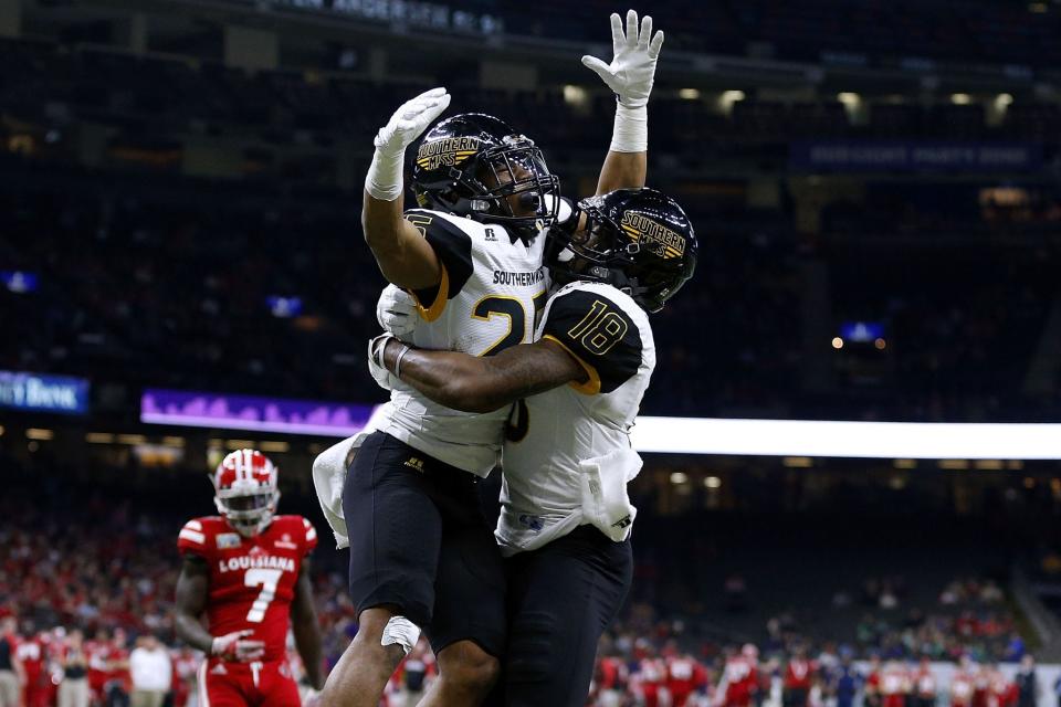 Southern Miss RB Ito Smith (L) had two touchdowns. (Getty)