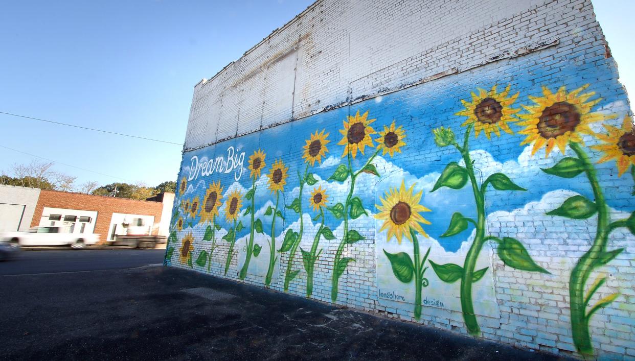 The mural next to CR Warehouse on West Franklin Boulevard early Thursday morning, Oct. 26, 2023.