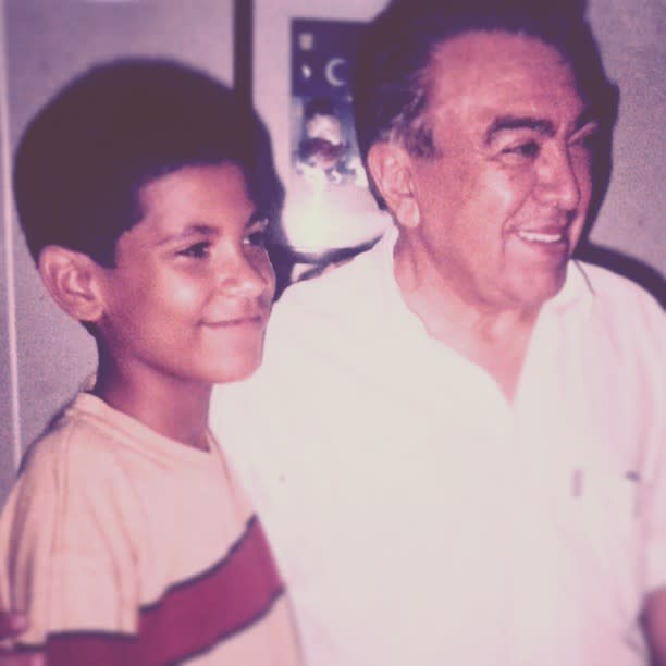 毛里西奧·德索薩（右）是巴西最有名的漫畫家，盧卡斯（左）兒時曾與他合影。（盧卡斯提供）