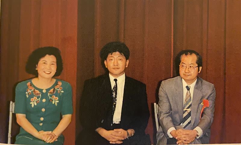  陳時中在自傳中說：自己本來就沒在神壇上。圖 1995年 陳時中參加全民健保講習會。（圖／翻攝自《溫暖的魄力》）