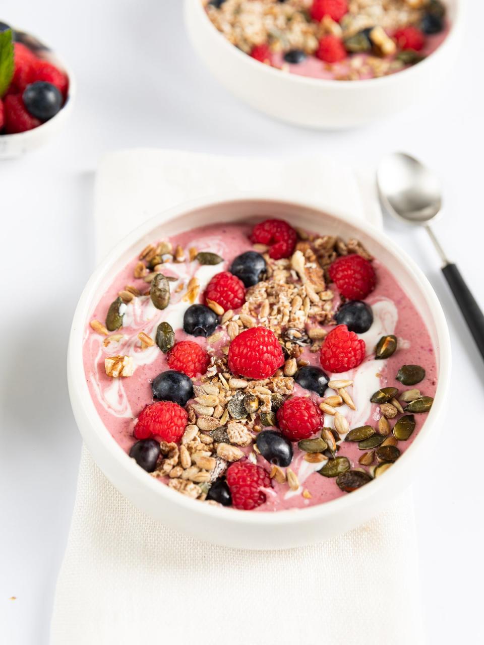 A smoothie bowl makes for a great nutritious breakfast (Love Your Gut Week)