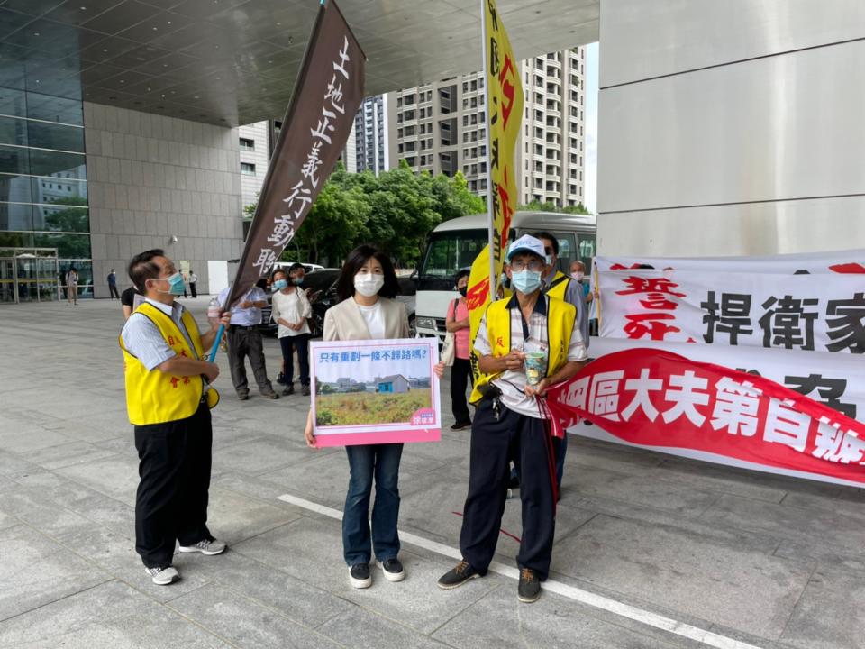 反對大夫地重劃自救會的成員數度陳情抗爭。市議員徐瑄灃提供