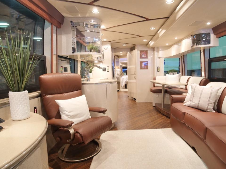 Goss RV motorcouch