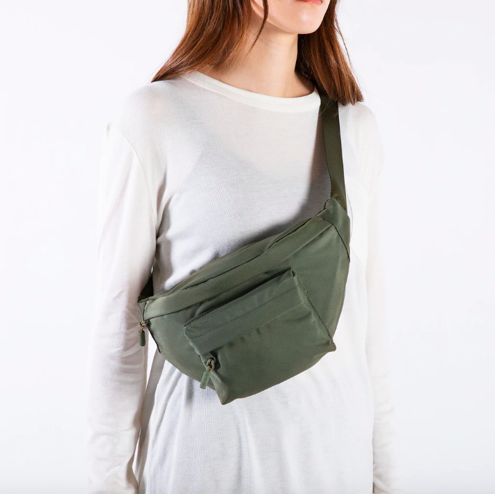 28) Dare to Roam Outrider Belt Bag