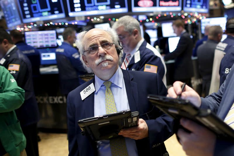 Traders work on the floor of the New York Stock Exchange December 11, 2015. REUTERS/Brendan McDermid