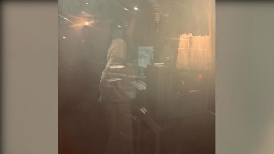 范瑋琪分享進錄音室的照片。（圖／翻攝自范瑋琪臉書）