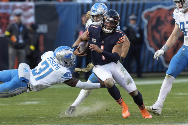 Justin Fields struggles in red zone, Bears trail 3-0 at half