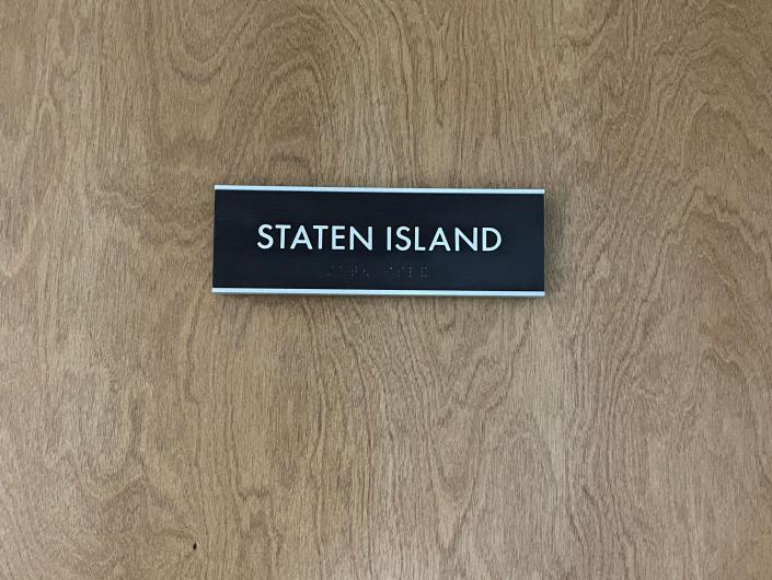 Minute Suites Express &quot;Staten Island&quot; room label