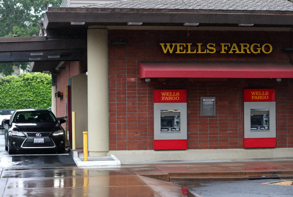 drive thru atm at wells fargo