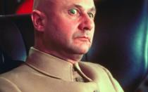 Der Schurke: Ernst Stavro Blofeld (Donald Pleasance). Sein Plan: Gemeinsam mit China einen Atomkrieg zwischen den USA und der Sowjetunion provozieren - und anschließend die Weltherrschaft an sich reißen. Genie oder Wahnsinniger? Um selbst an die Macht zu kommen, plant Blofeld einen Dritten Weltkrieg, der den halben Planeten verwüsten würde - mehr Irrsinn hat kaum ein Bond-Schurke zu bieten. (Bild: Fox)