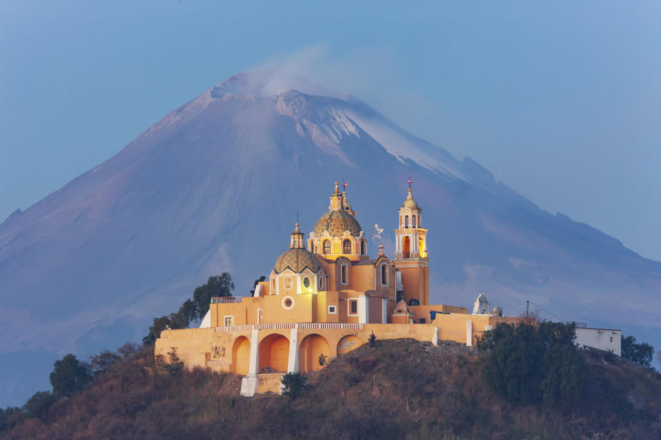 Santuario de Nuestra Señora de los Remedios: el templo custodiado por el volcán Popocatepetl