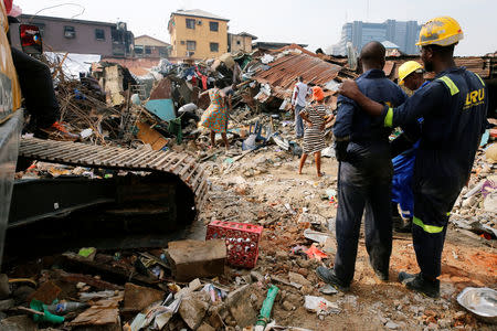 Rescuers are seen as people search for belongings at the site of a collapsed building in Nigeria's commercial capital of Lagos, Nigeria March 14, 2019. REUTERS/Afolabi Sotunde