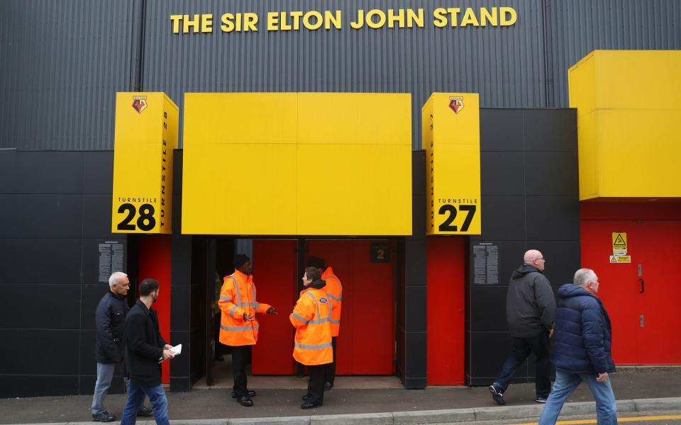 Im Jahr 2014 wurde zu seinen Ehren die Osttribüne der Vicarage Road, Watfords Stadion, in "The Sir Elton John Stand" umbenannt. Einer der "größten Tage meines Lebens", erklärte der anwesende Superstar. (Bild: Warren Little/Getty Images)