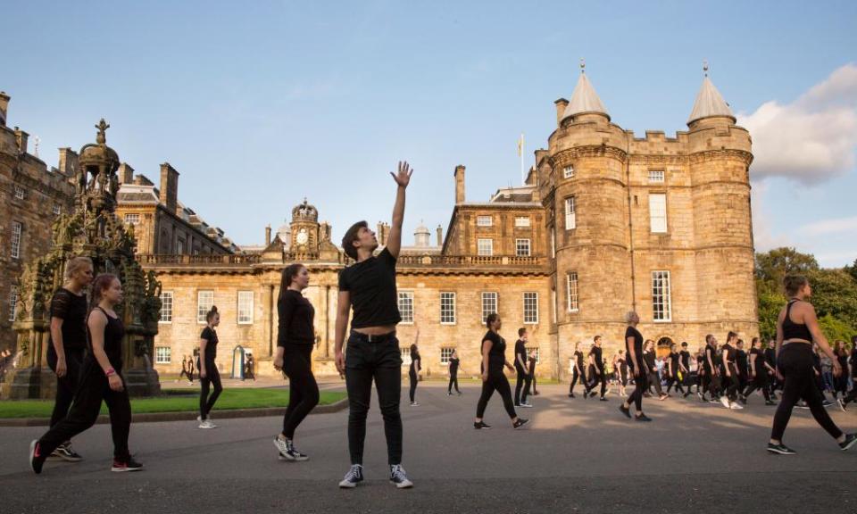 Akra Khan Company’s Kadamati, a large-scale outdoor dance performance in Edinburgh in 2017